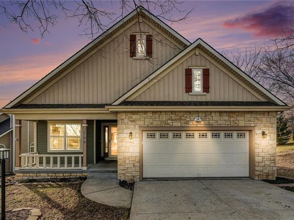 2706 Meadow Ridge Drive, St Joseph, MO 64504