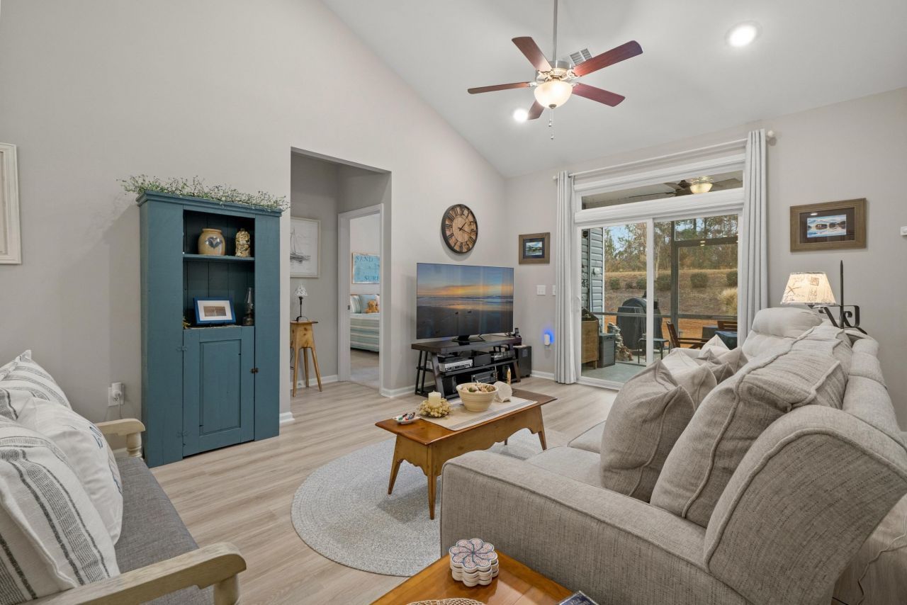 4061 Taranto Loop Photo 18