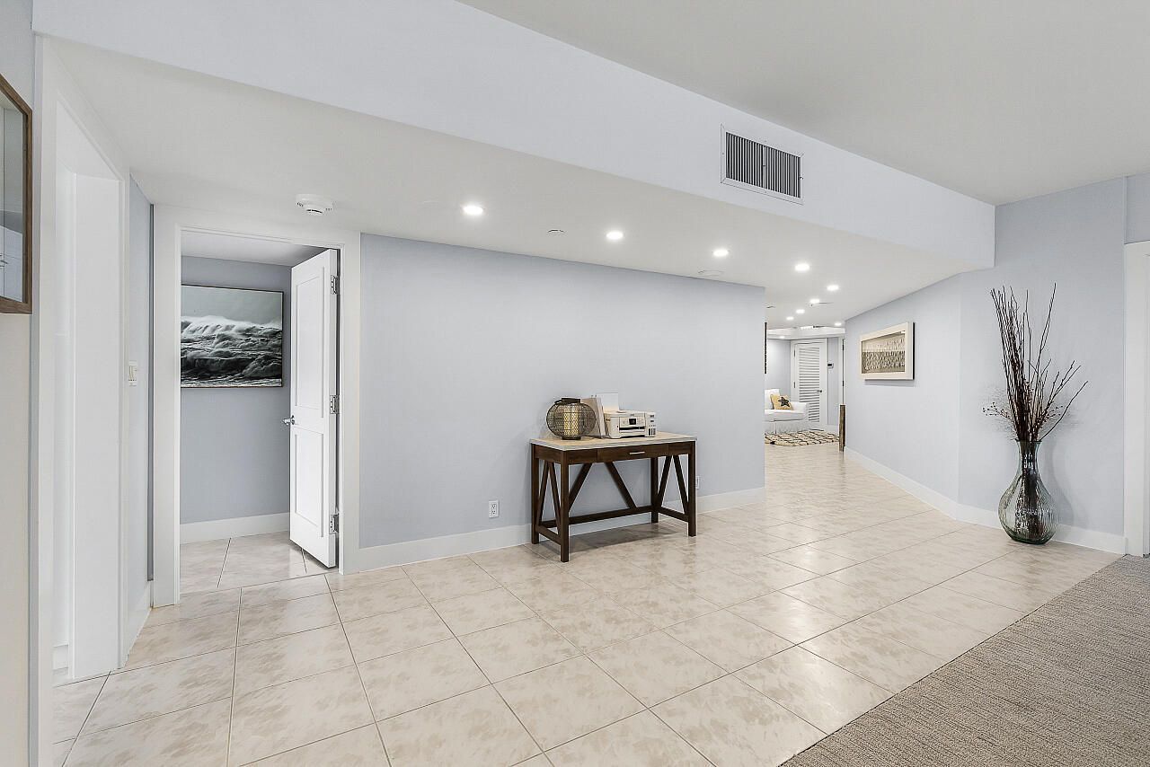 100 Lakeshore Drive, Unit 252, North Palm Beach, FL 33408 Photo