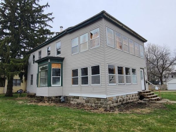 421 7th Avenue W, Rochelle, IL 61068