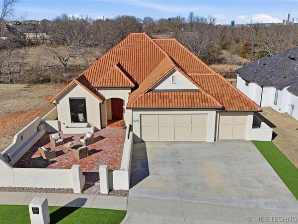 679 W 113th Court S, Jenks, OK 74037