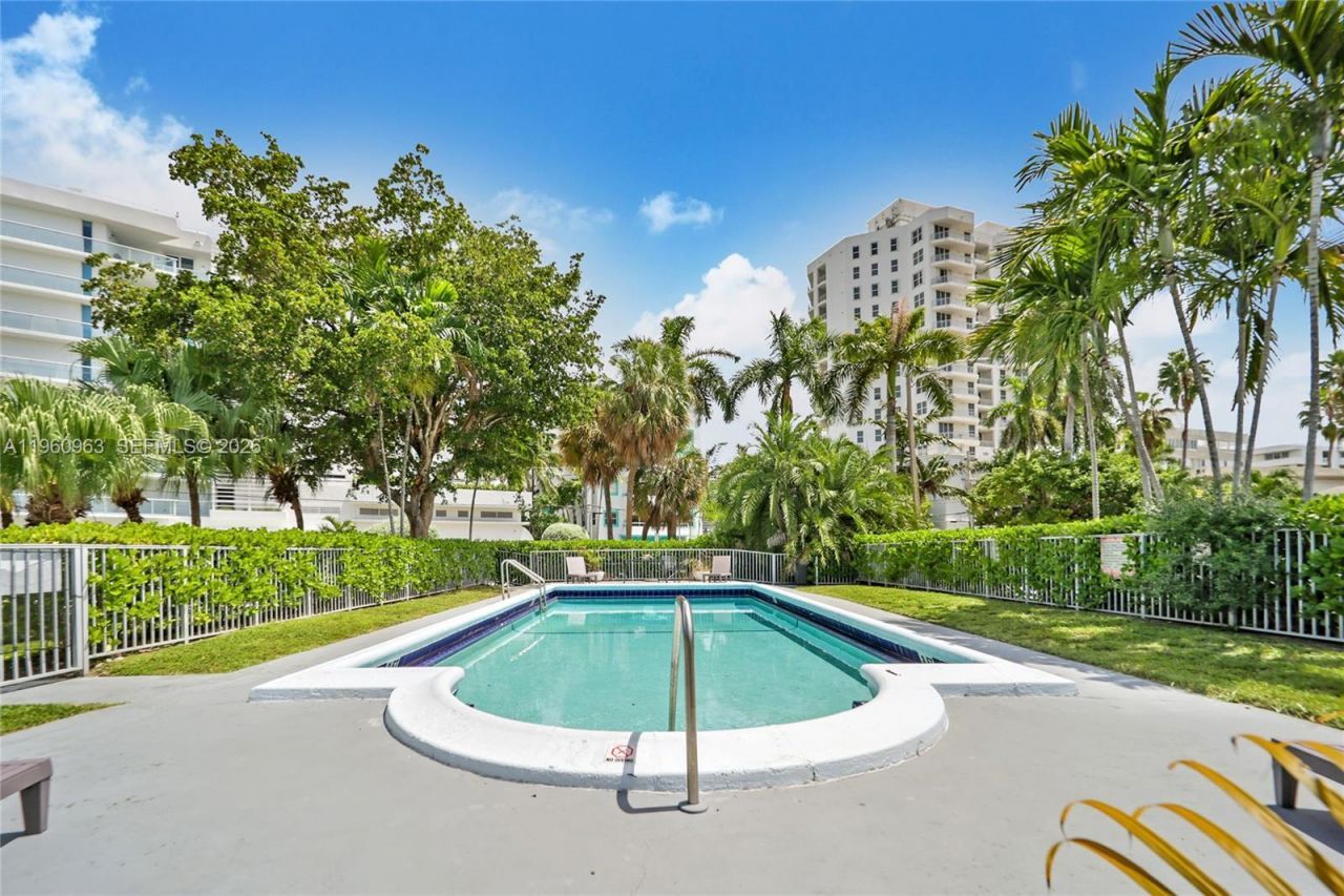 1050 98th St, Unit 4W, Bay Harbor Islands, FL 33154 Photo
