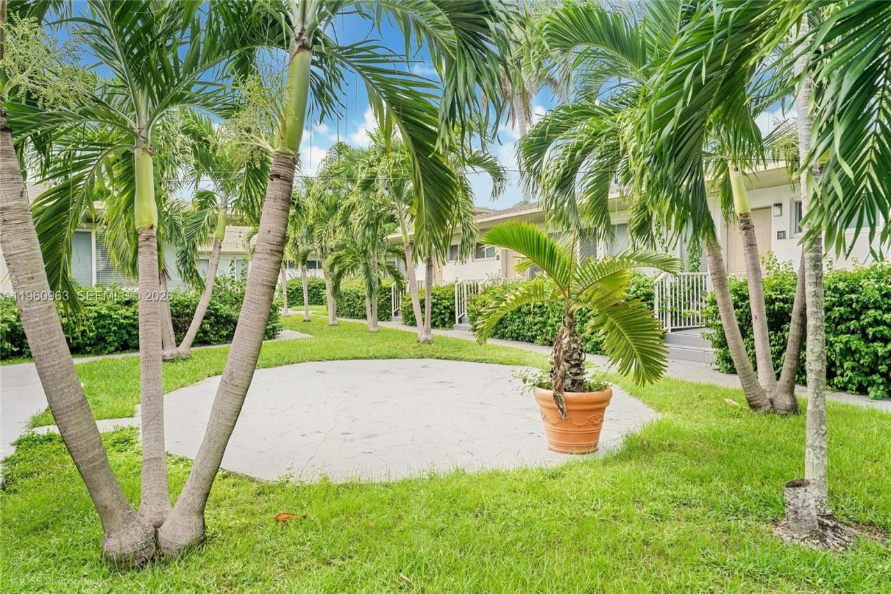 1050 98th St, Unit 4W, Bay Harbor Islands, FL 33154 Photo