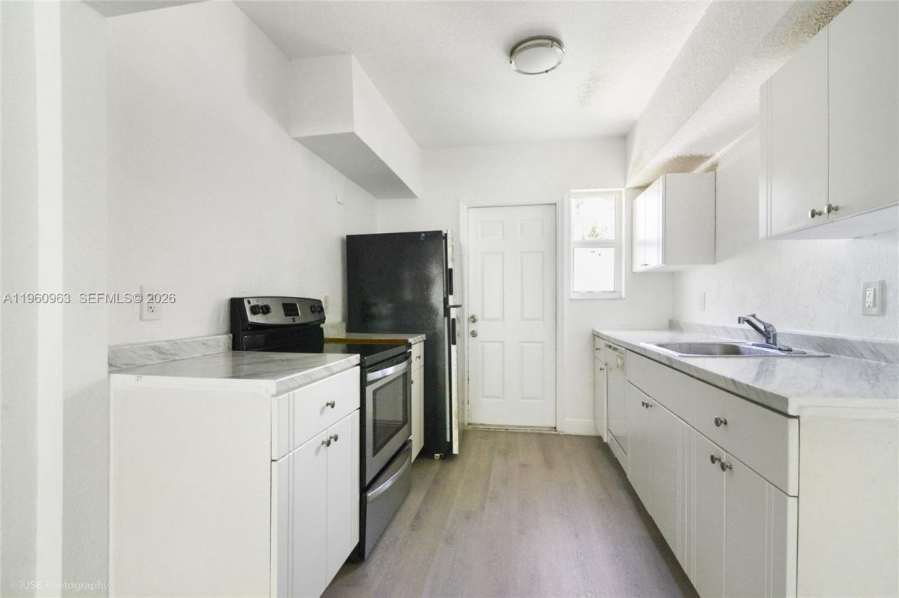 1050 98th St, Unit 4W, Bay Harbor Islands, FL 33154 Photo