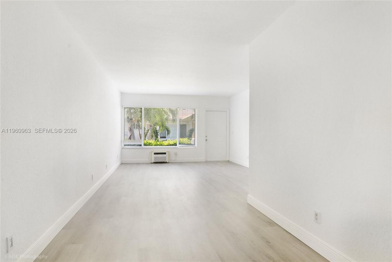 1050 98th St, Unit 4W, Bay Harbor Islands, FL 33154 Photo