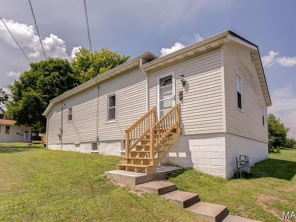 126 S MERIDIAN Road, Glen Carbon, IL 62034