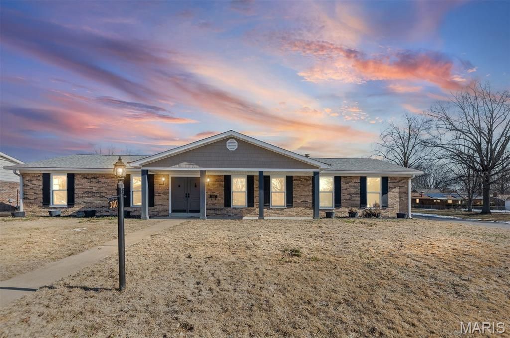 300 Derbyshire Drive, Swansea, IL 62226 Main Photo