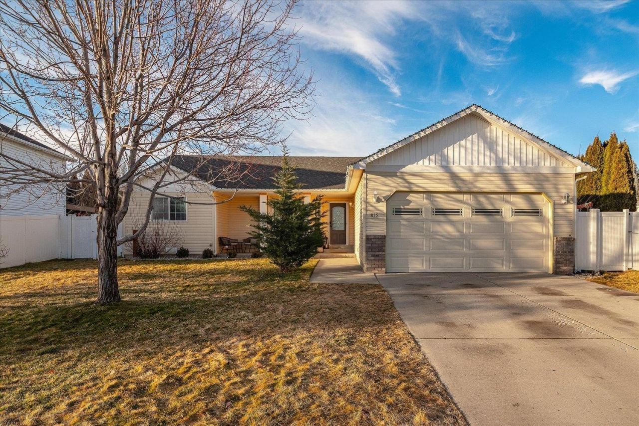 815 E Collin Ave Ave, Medical Lake, WA 99022 Main Photo