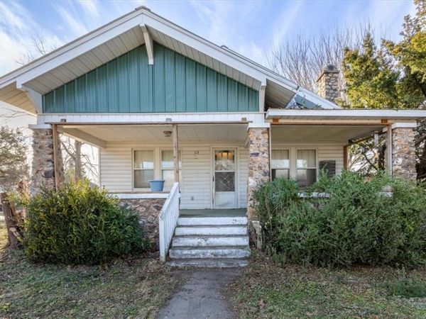 113 S Rust Avenue, Gentry, AR 72734