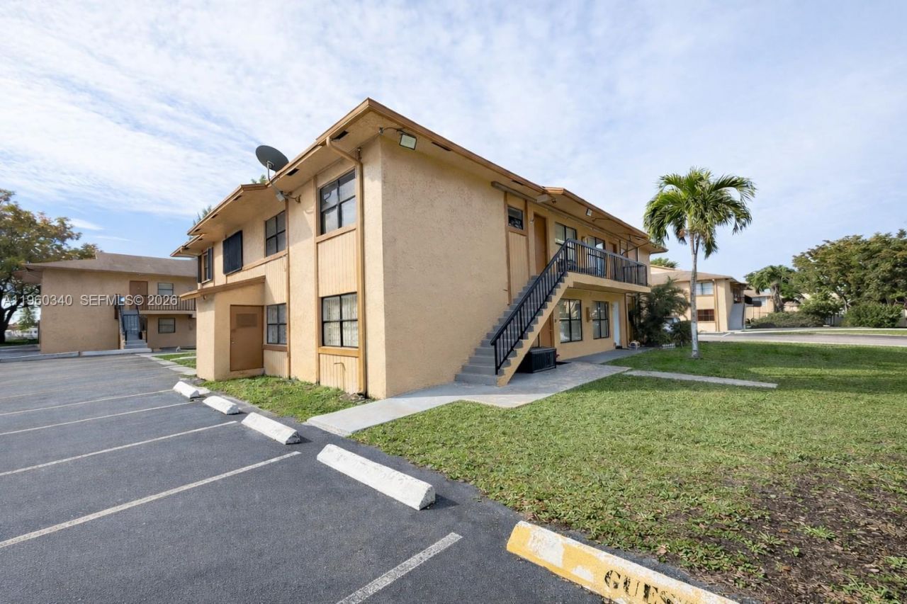 2530 W 67th Pl, Unit 12-29, Hialeah, FL 33016 Photo