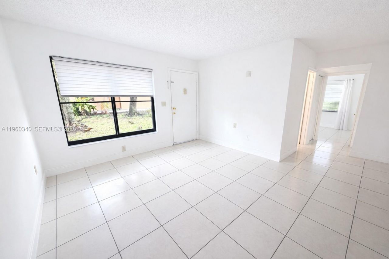 2530 W 67th Pl, Unit 12-29, Hialeah, FL 33016 Photo