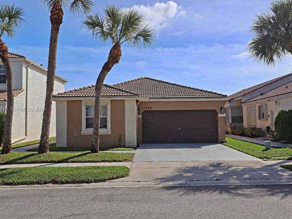 1523 NW 158th Ave, Pembroke Pines, FL 33028