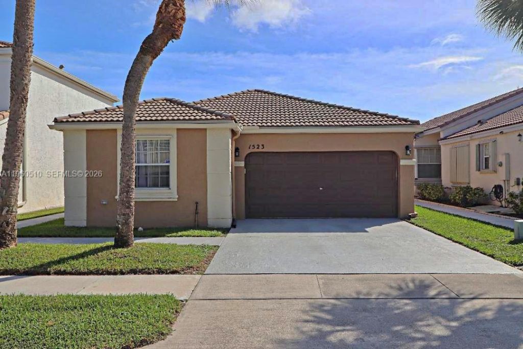 1523 NW 158th Ave, Pembroke Pines, FL 33028 Photo