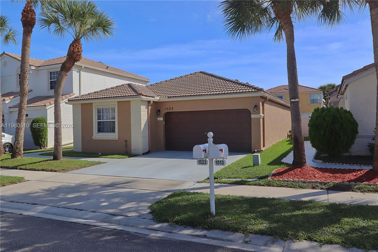 1523 NW 158th Ave, Pembroke Pines, FL 33028 Photo