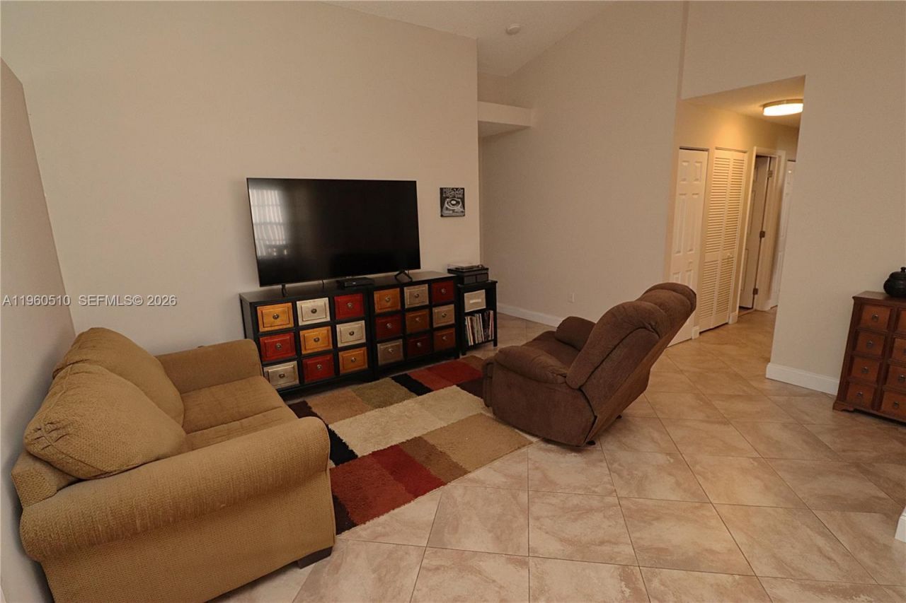 1523 NW 158th Ave, Pembroke Pines, FL 33028 Photo