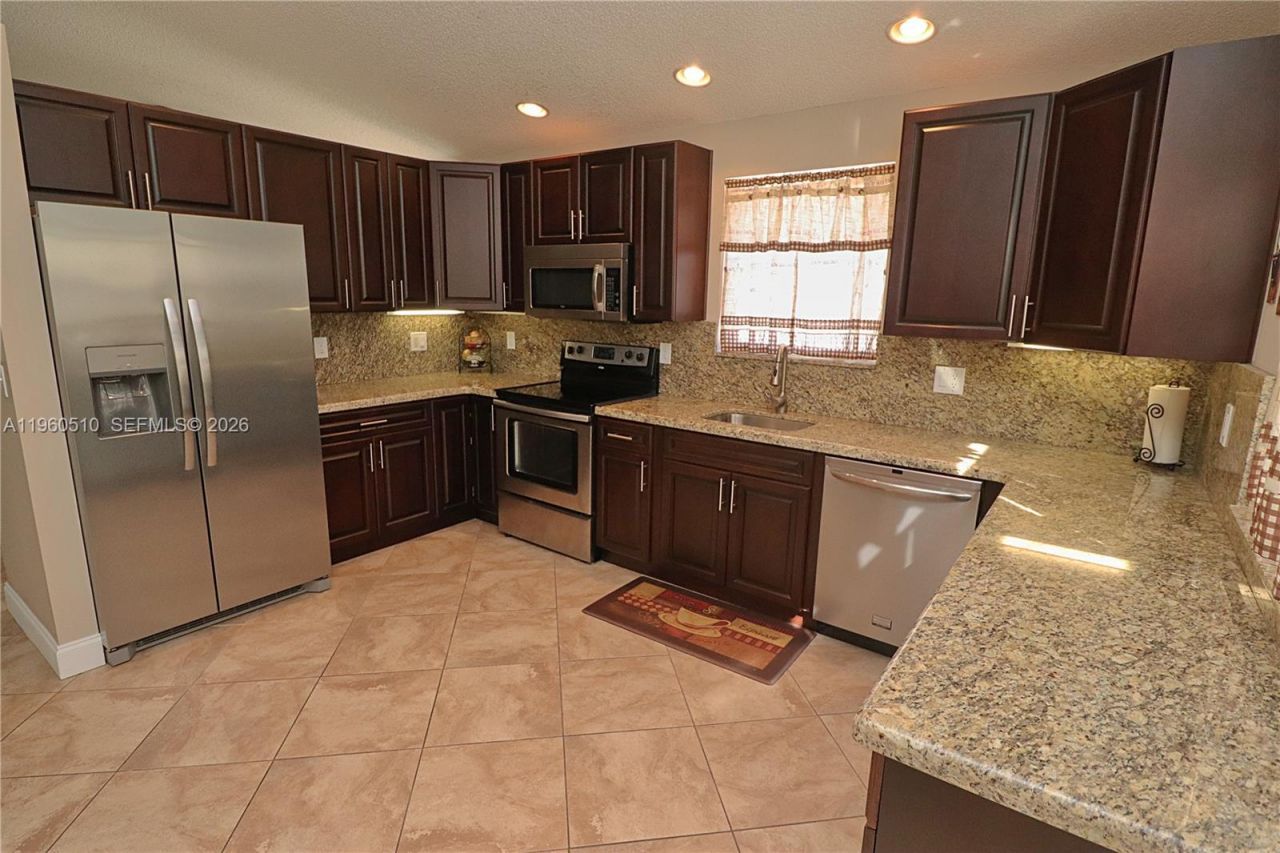 1523 NW 158th Ave, Pembroke Pines, FL 33028 Photo