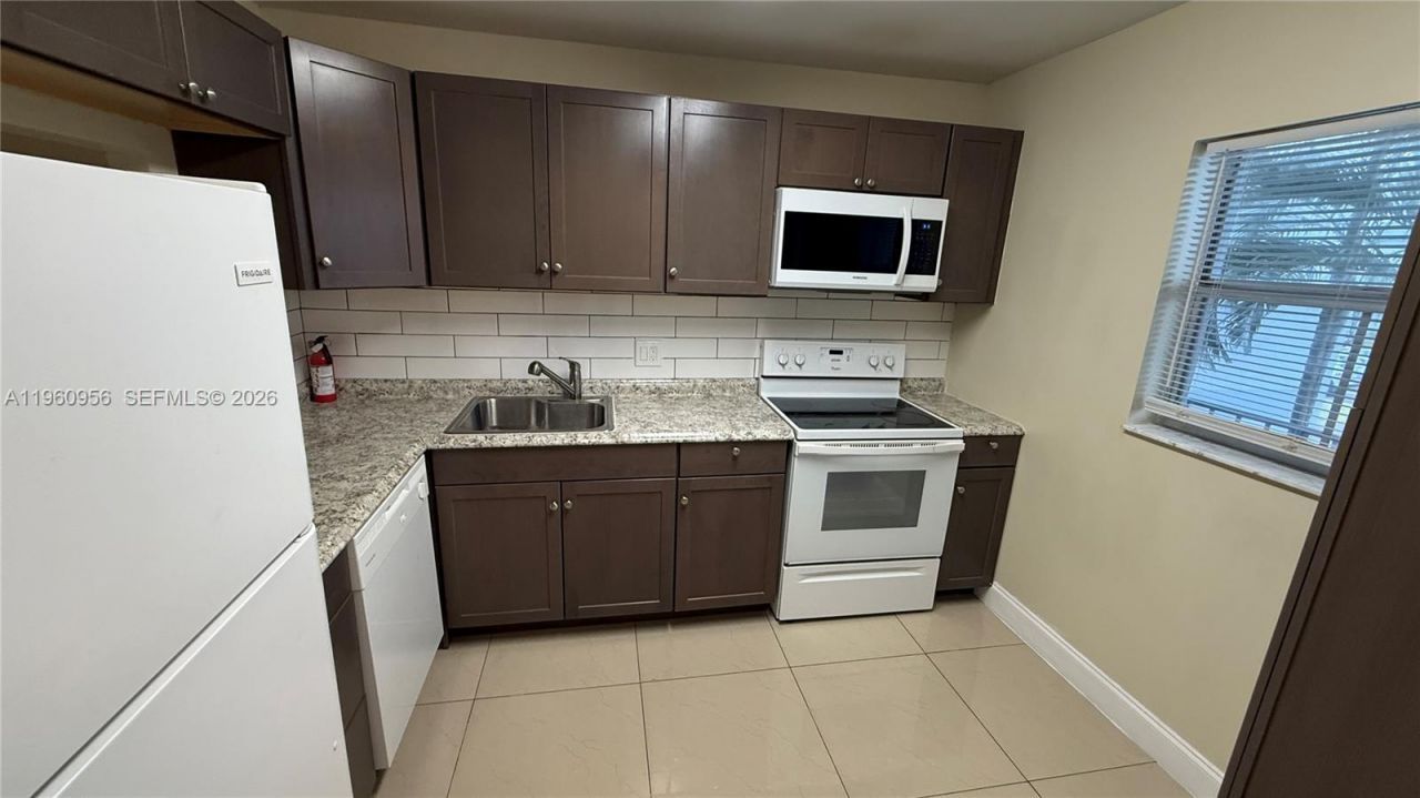 8350 Sands Point Blvd, Unit E204, Tamarac, FL 33321 Photo