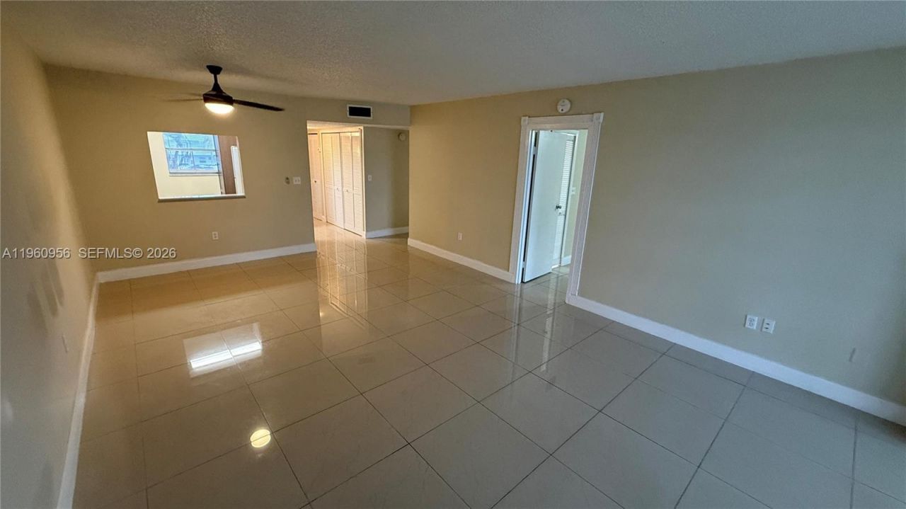 8350 Sands Point Blvd, Unit E204, Tamarac, FL 33321 Photo