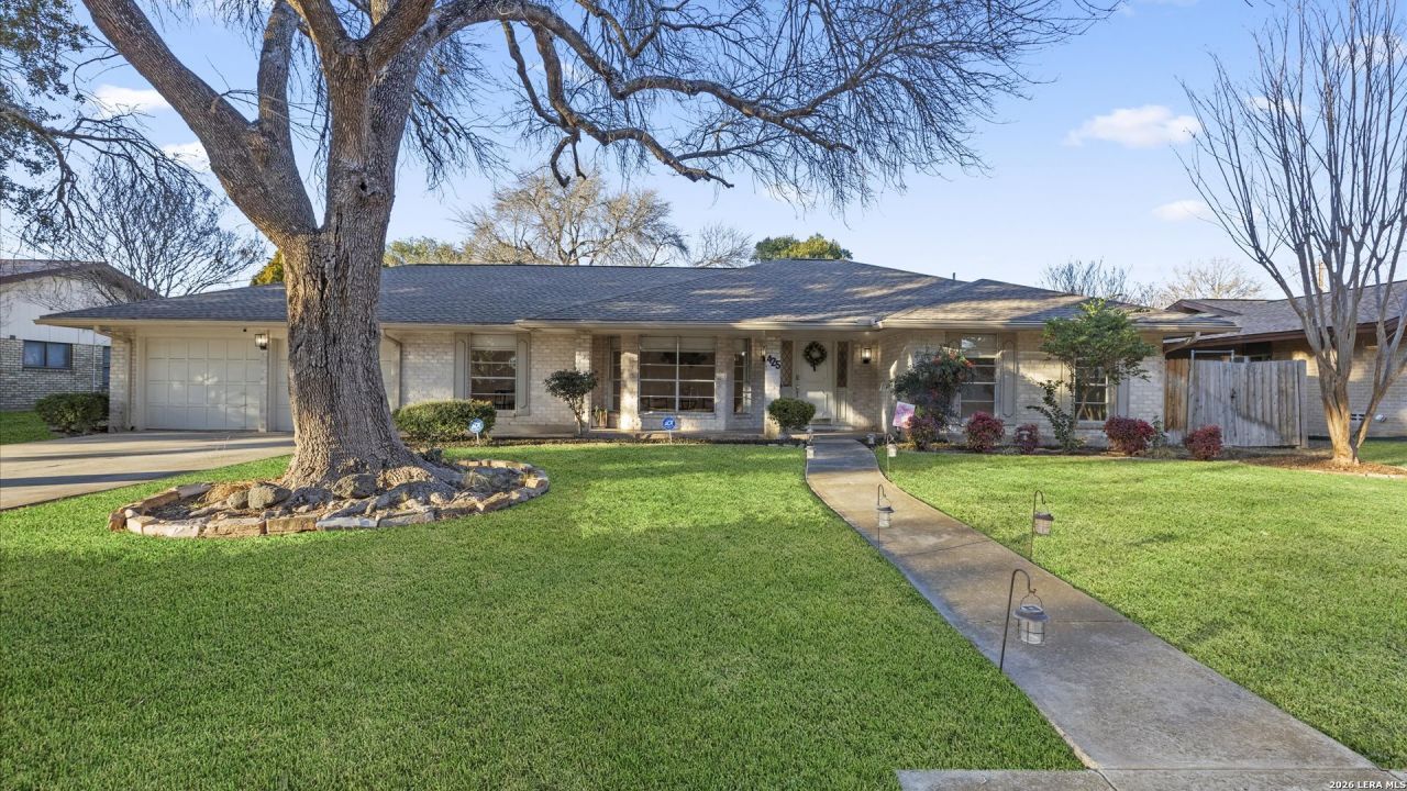 425 Crestwind, Windcrest, TX 78239 Main Photo