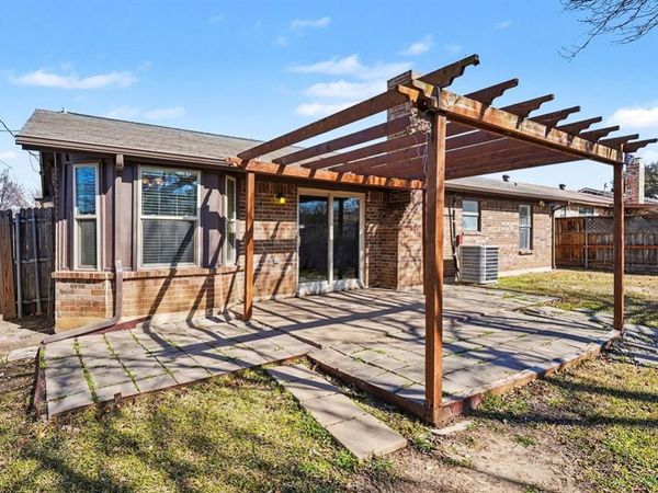 6204 Brookside Drive, Watauga, TX 76148