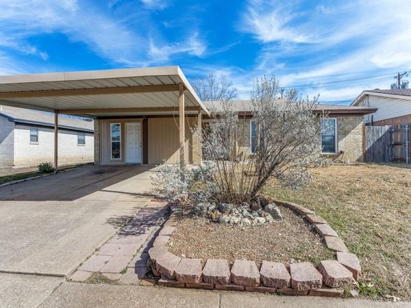 6924 Richardson Drive, Watauga, TX 76148