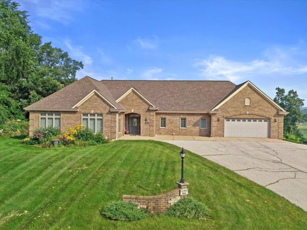 S94W23620 Kunzendorf COURT, Big Bend, WI 53103