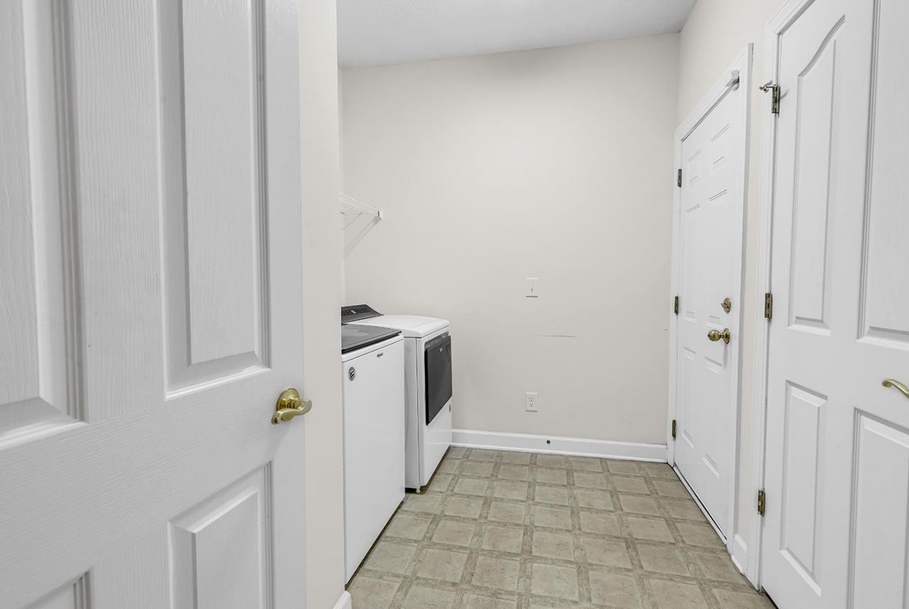 486 Camden Circle Photo 30