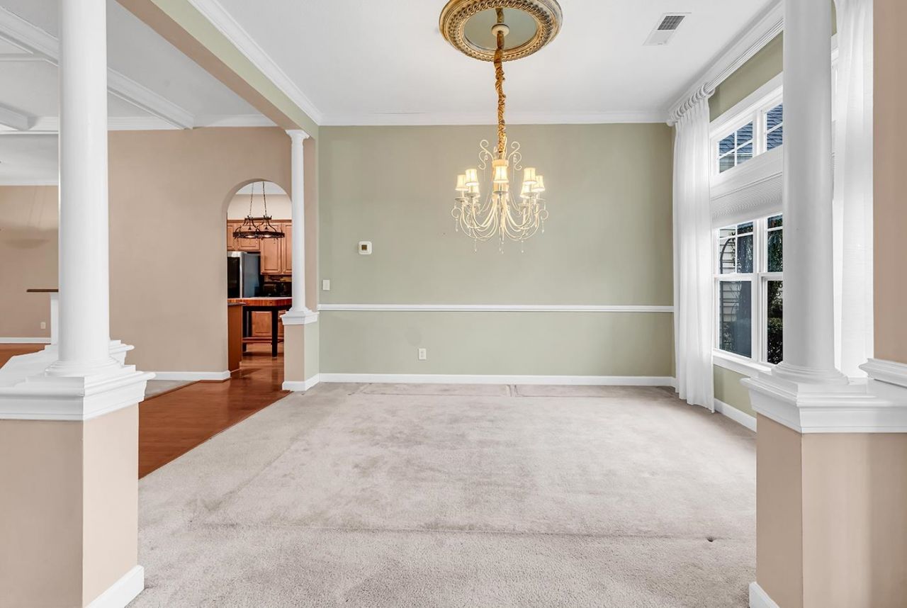 486 Camden Circle Photo 6