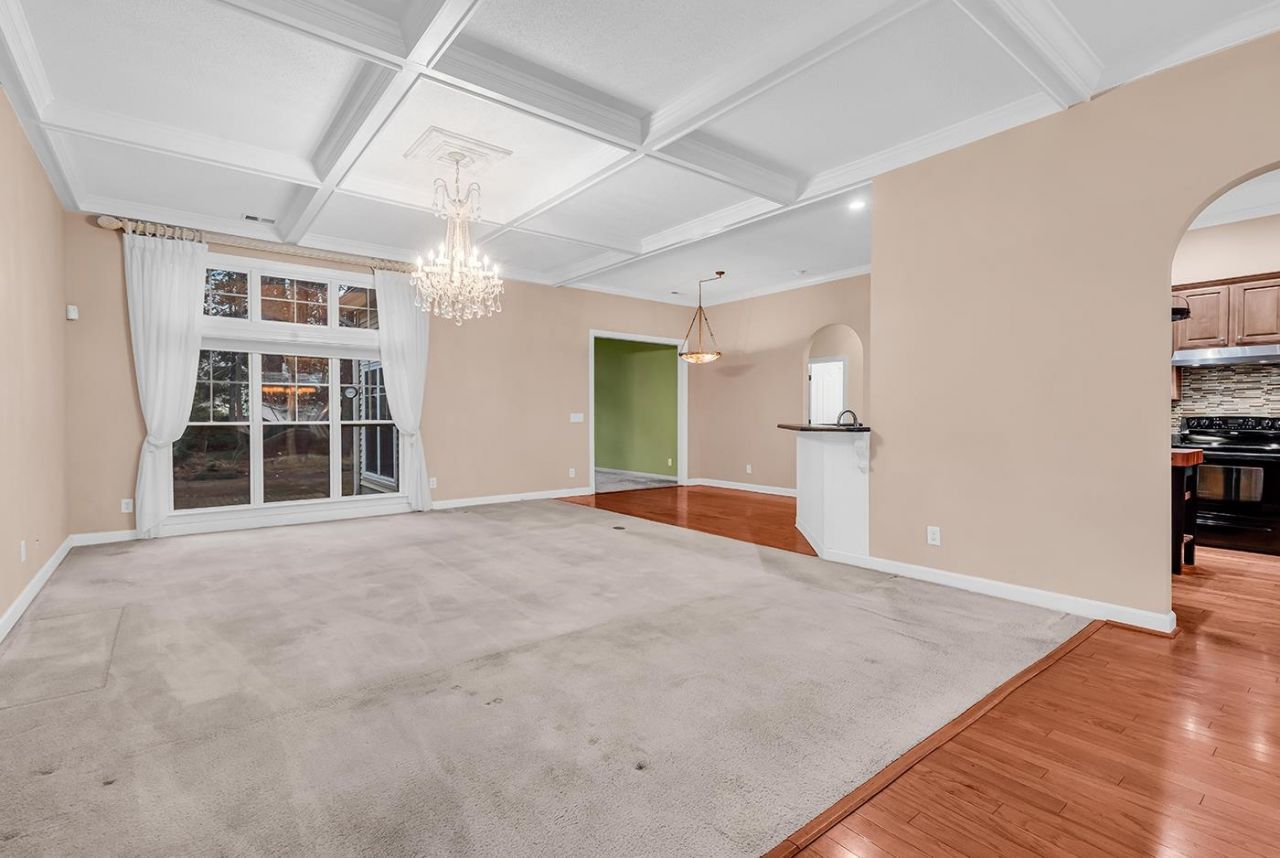 486 Camden Circle Photo 8