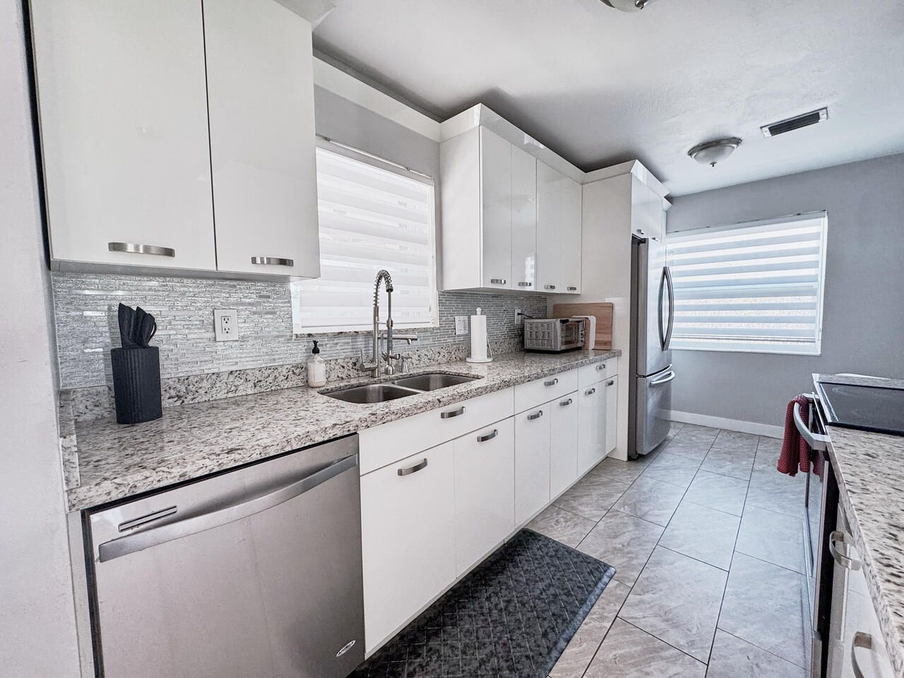 3621 NW 35th Way, Lauderdale Lakes, FL 33309 Photo