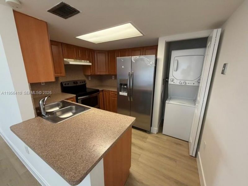 10231 Fontainebleau Blvd , Unit 201, Miami, FL 33172 Photo