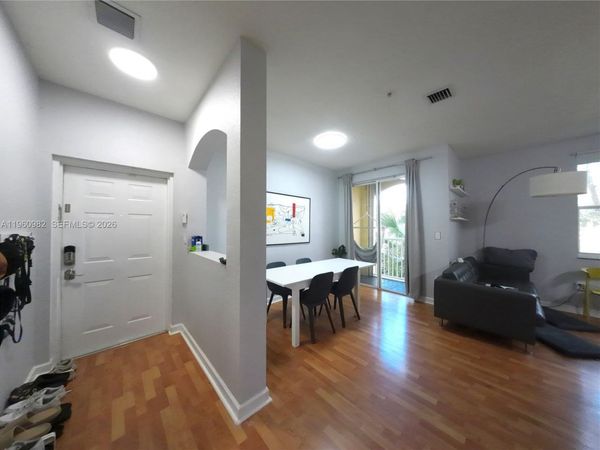 130 Jacaranda Country Club Dr, Unit 203, Plantation, FL 33324