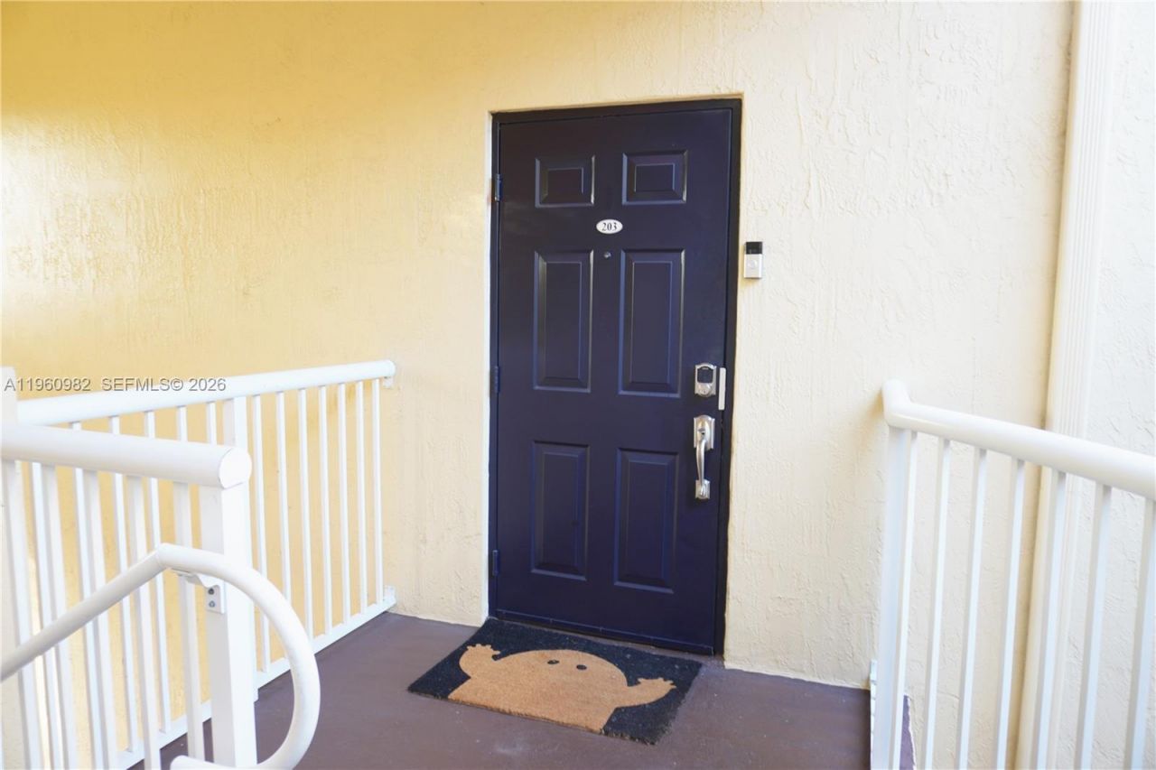 130 Jacaranda Country Club Dr, Unit 203, Plantation, FL 33324 Photo