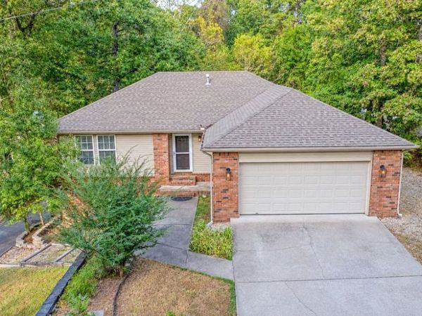 2 Millom Lane, Bella Vista, AR 72714