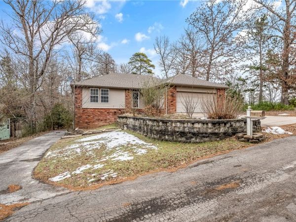 2 Millom Lane , Bella Vista, AR 72714