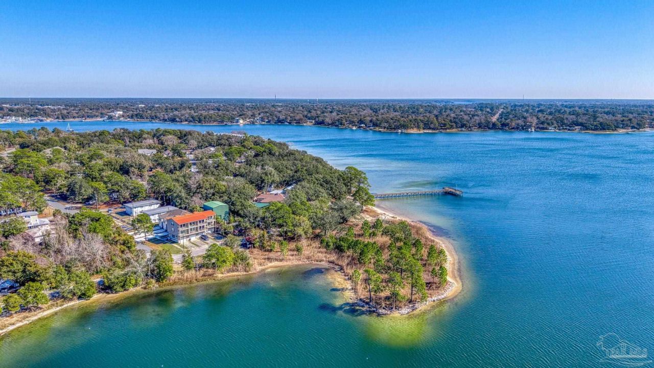 1157 N Bayshore Dr, Valparaiso, FL 32580 Main Photo