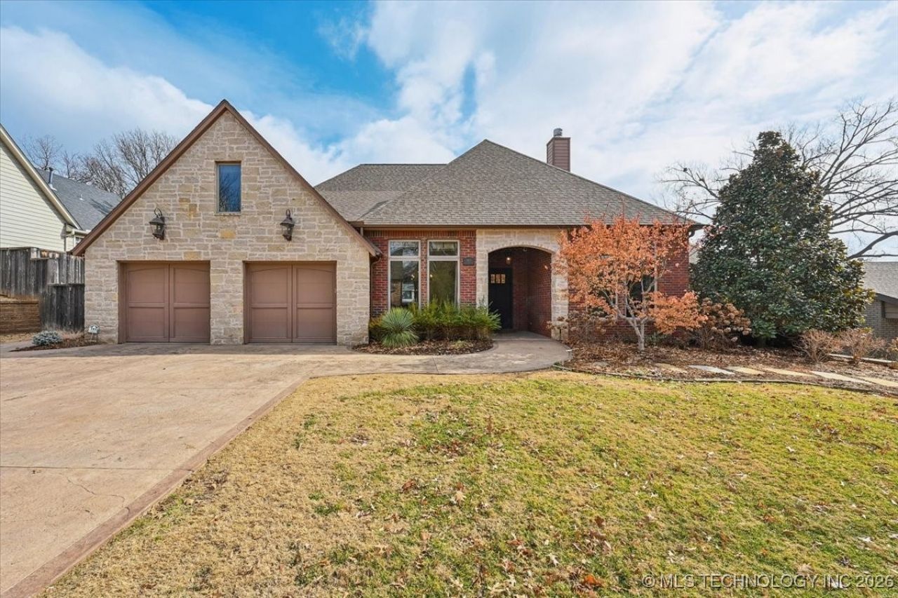 3833 S Victor Avenue, Tulsa, OK 74105 Main Photo