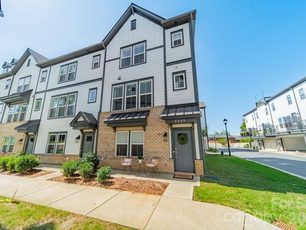 4040 Hidden Oaks Drive, Charlotte, NC 28205