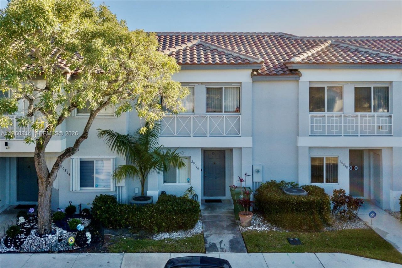 20816 NW 3rd Ln, Pembroke Pines, FL 33029 Photo