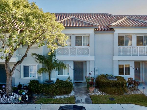 20816 NW 3rd Ln, Pembroke Pines, FL 33029