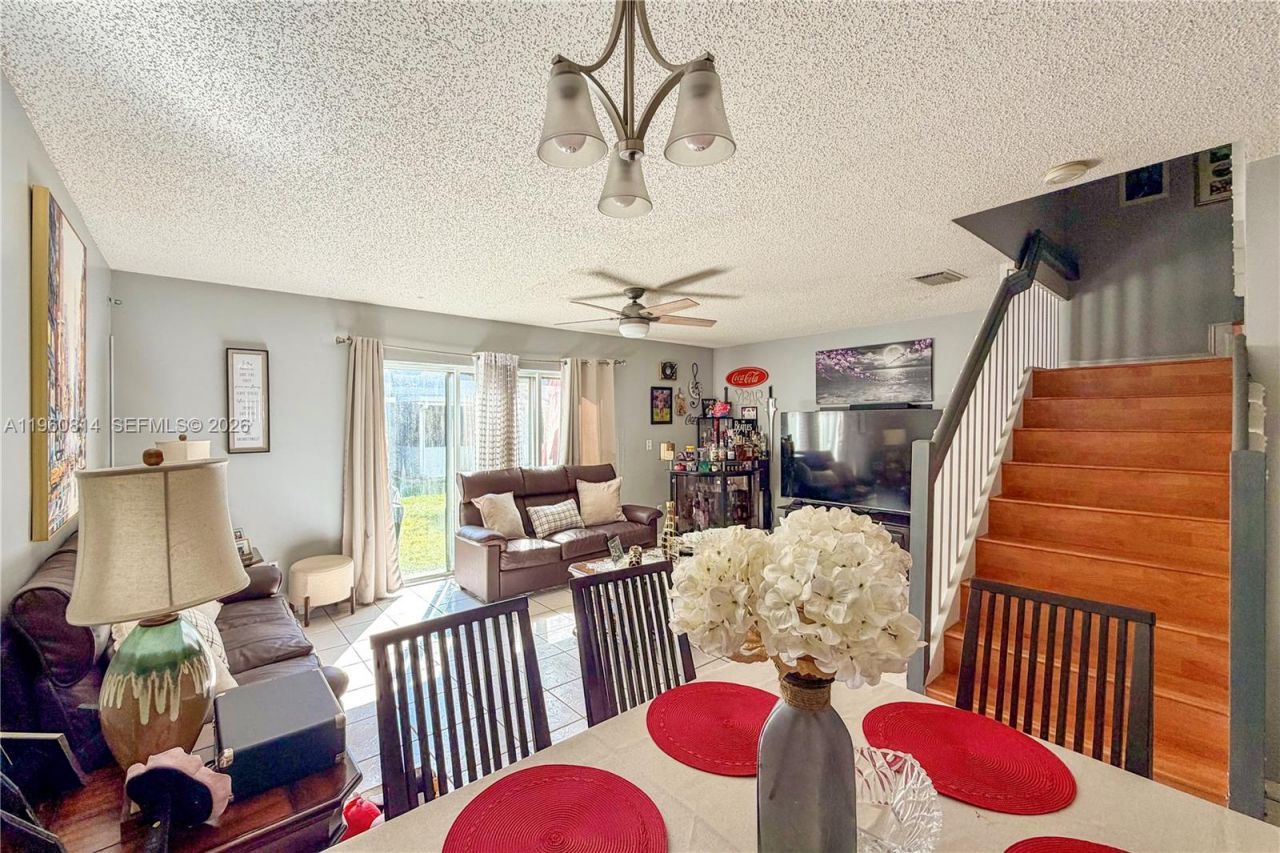 20816 NW 3rd Ln, Pembroke Pines, FL 33029 Photo