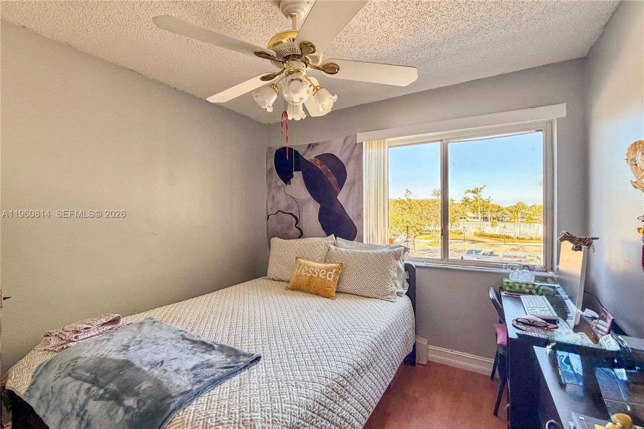 20816 NW 3rd Ln, Pembroke Pines, FL 33029 Photo