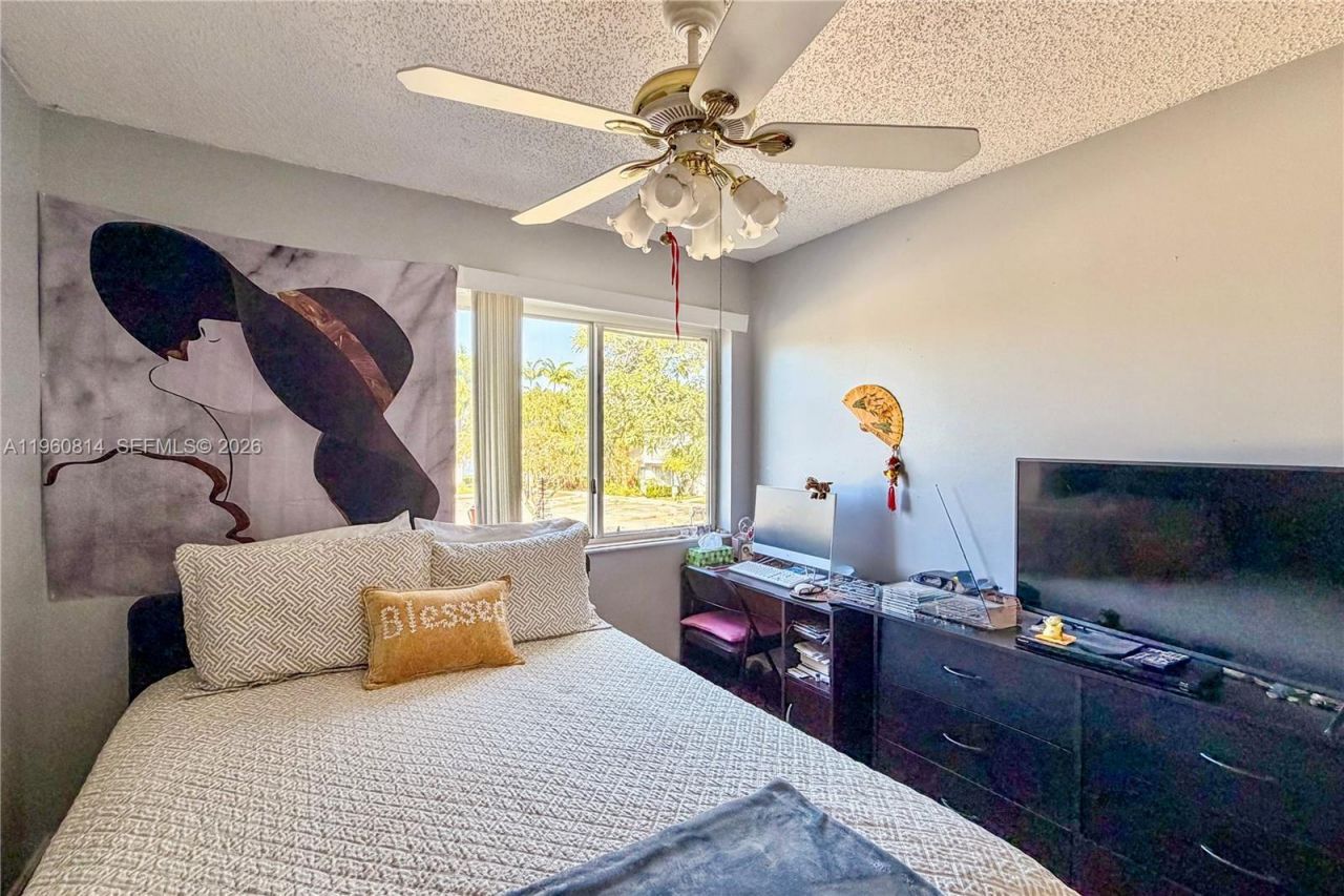 20816 NW 3rd Ln, Pembroke Pines, FL 33029 Photo