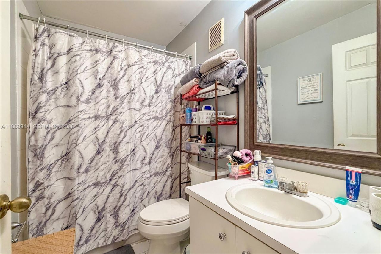 20816 NW 3rd Ln, Pembroke Pines, FL 33029 Photo