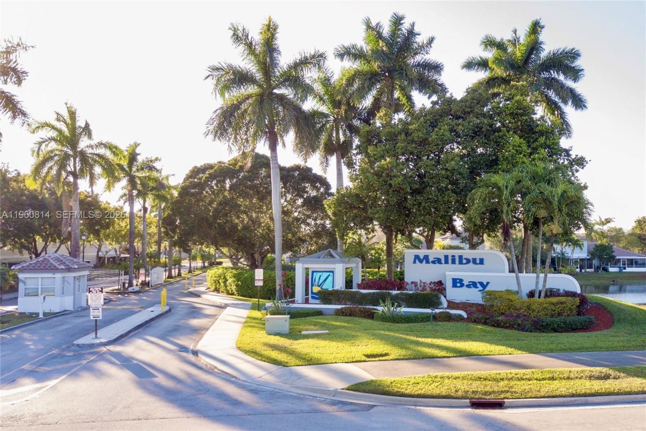 20816 NW 3rd Ln, Pembroke Pines, FL 33029 Photo