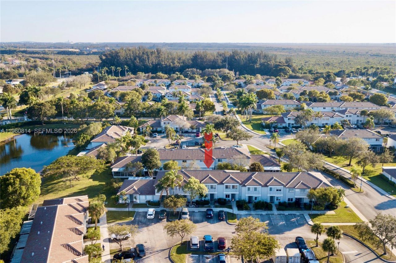 20816 NW 3rd Ln, Pembroke Pines, FL 33029 Photo