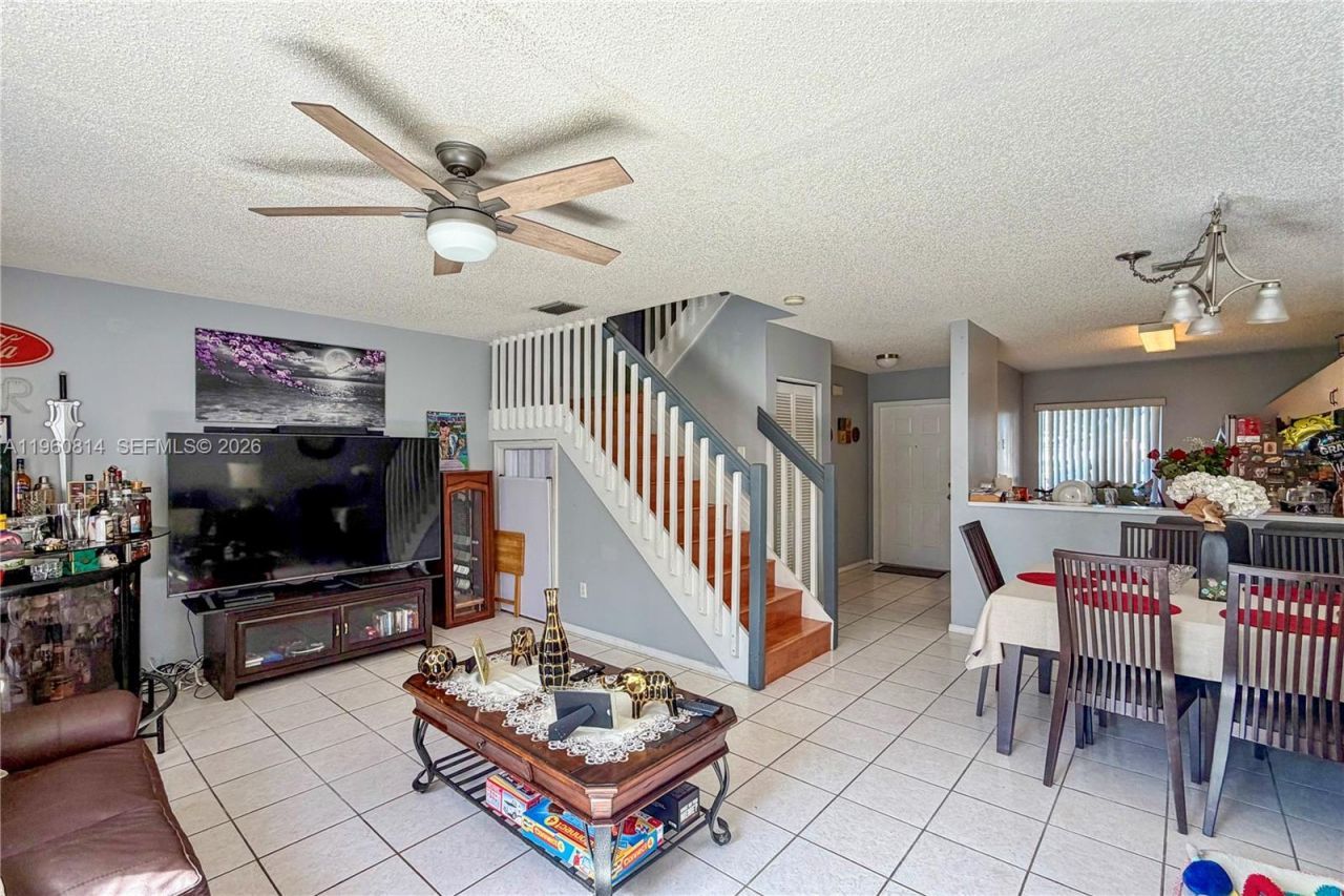 20816 NW 3rd Ln, Pembroke Pines, FL 33029 Photo