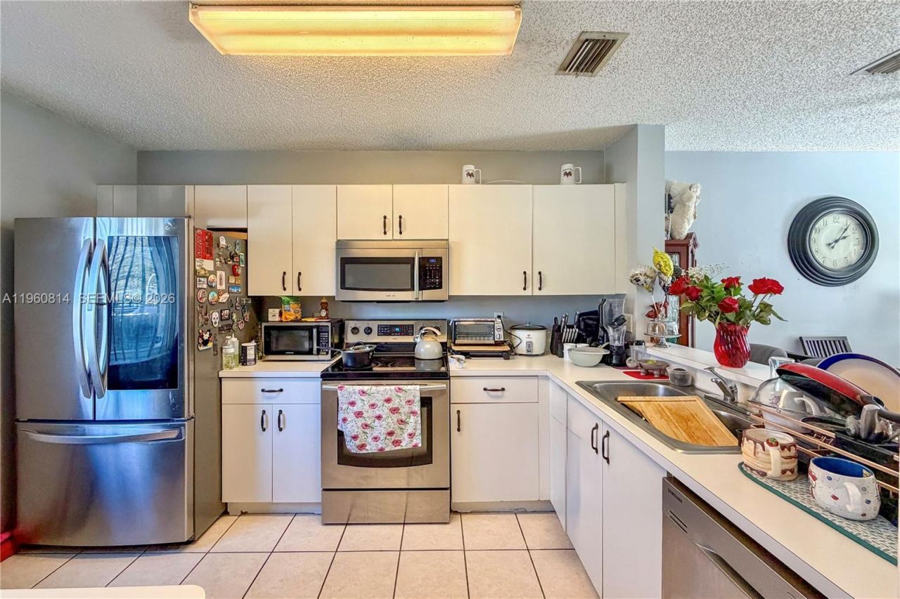 20816 NW 3rd Ln, Pembroke Pines, FL 33029 Photo