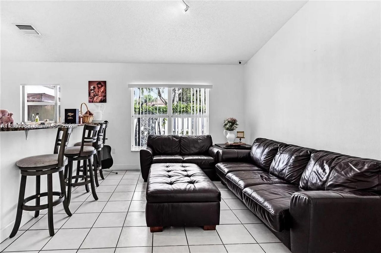 11276 NW 58th Ter, Doral, FL 33178 Photo