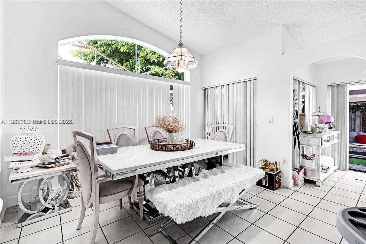 11276 NW 58th Ter, Doral, FL 33178 Photo